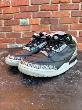 Nike Air Jordan 3 Retro "Green Glow" sneakers .Size 8